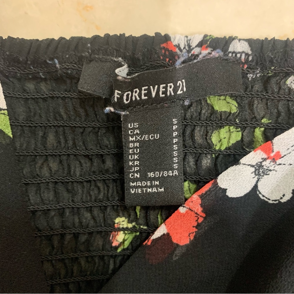 Floral top - Picture 3 of 3